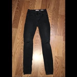 GUESS HIGH RISE SKINNY JEANS .